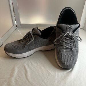 Zeba Men's Hands Free Sneakers Sz 12 Wide Slip On Walking Shoes Steel Onyx